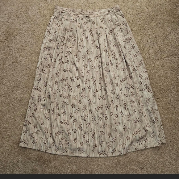 BICÉ Dresses & Skirts - Vintage beige and brown floral pleated skirt